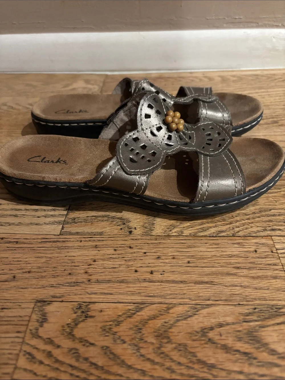 Clarks Metallic Bronze/Pewter Floral Bead Slide Sandals, Sz 8 GREAT CONDITION